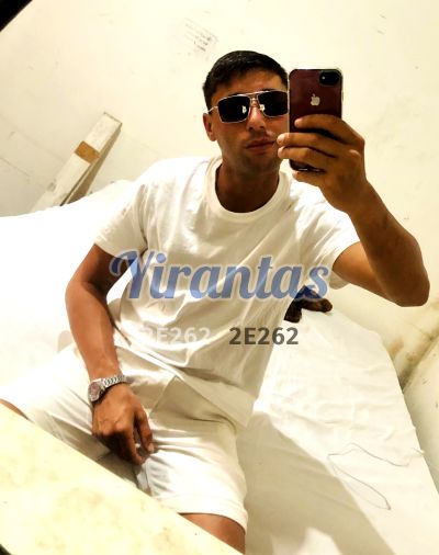 Emanuel, Hombre en Centro