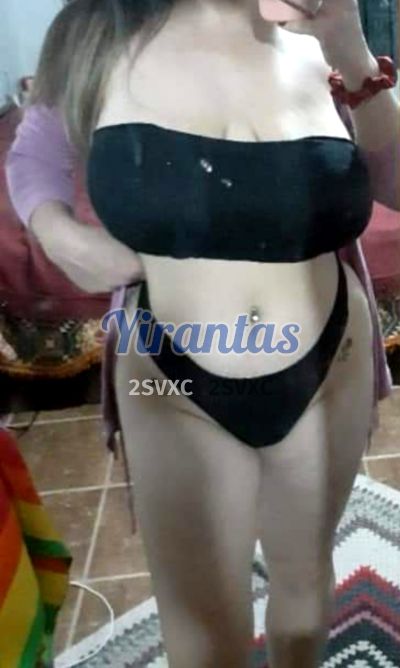 Bonsai 095183482, Mujer que hace videollamadas y sexting