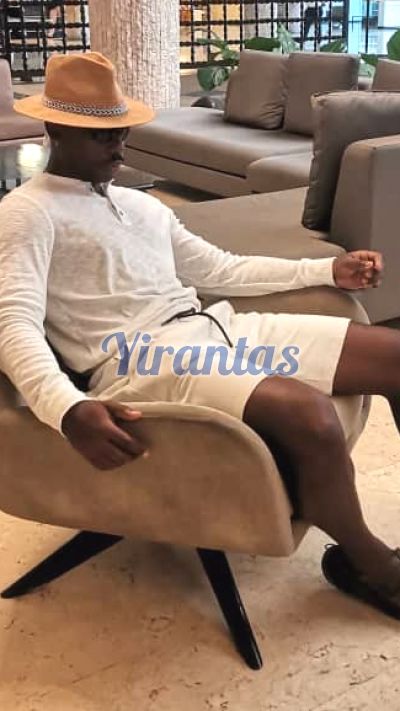 Adriano 98447137, hombre que da masajes eróticos en Pocitos