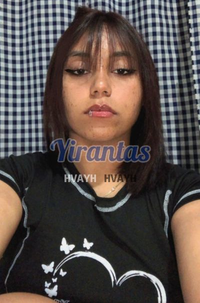 Mel, mujer que hace videollamadas y sexting