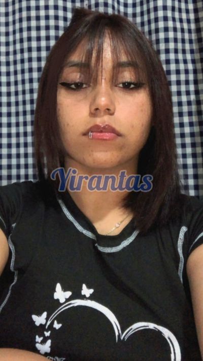 Mel, mujer que hace videollamadas y sexting
