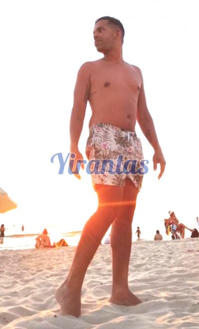 Dominican Dot 098028700, hombre en Punta del Este
